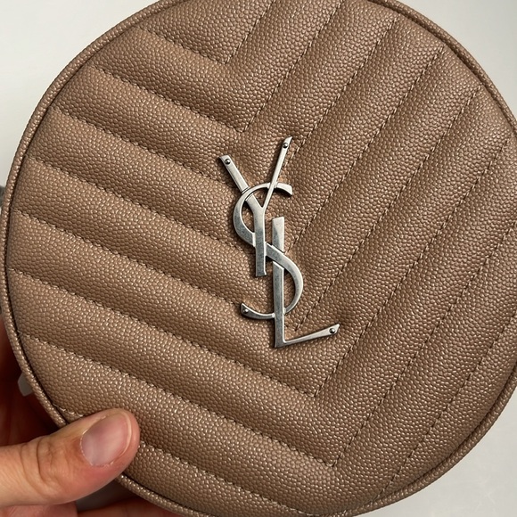 Stunning YSL Grain De Poudre Matelasse Chevron Quilted Round Vinyle Camera Bag - Picture 2 of 10